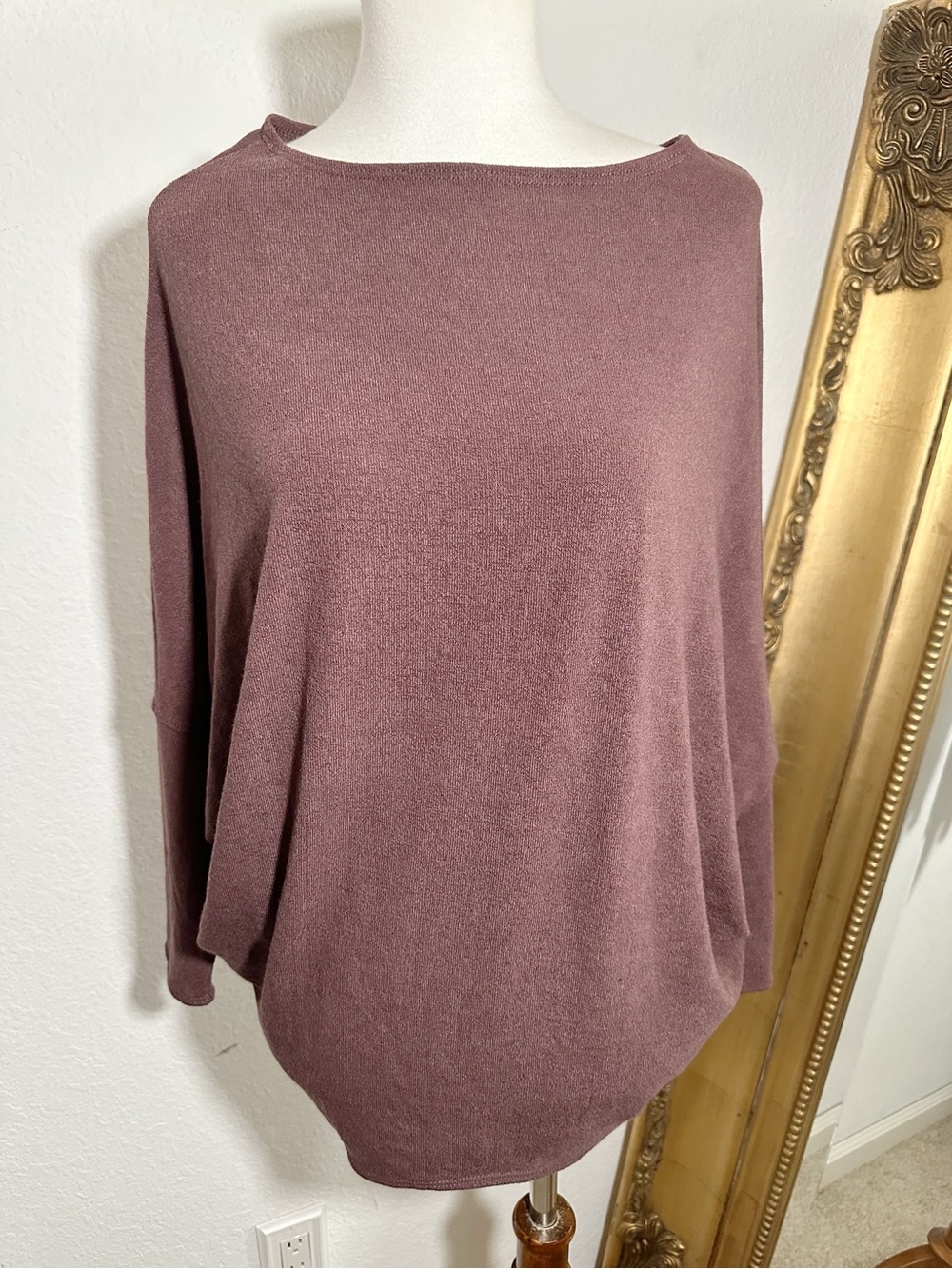 New Jolie Made In USA Boatneck Dolman Batwing Sleeve Burgundy Knit Lightweight
